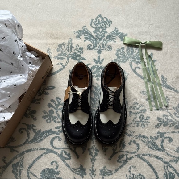 Brand New Dr. Martens 3989 Bex Brogue Shoe - Picture 7 of 7